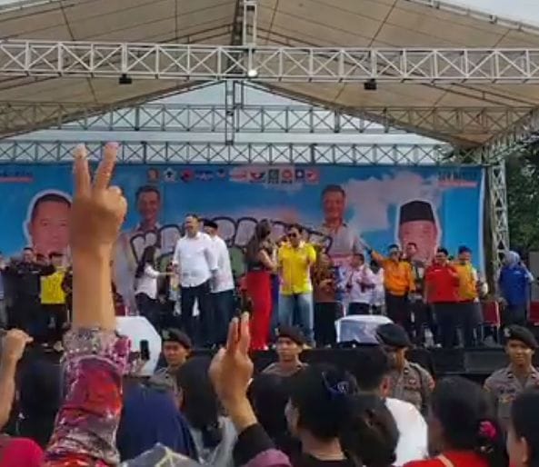 Ribuan Masyarakat Bengkayang Hadiri Kampanye Akbar Paslon Bupati Bengkayang Darwis -Rizal